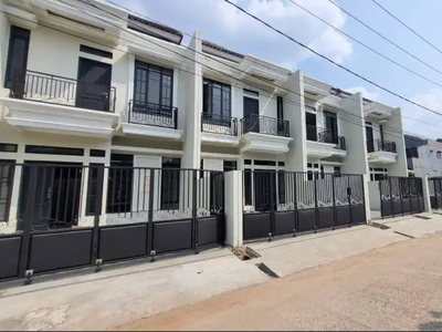 rumah 2 lantai Lokasi Premium di dalam Cluster, samping alun alun GDC