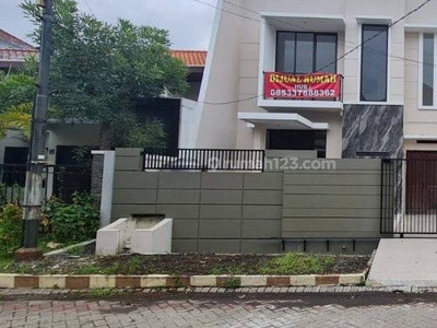 Rumah 2 Lantai Lokasi Strategis Akses Mudah di Araya, Surabaya