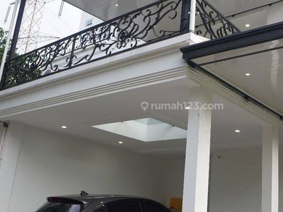 Rumah 3 Lantai Bagus Semi Furnished di Kebayoran Baru bintaro