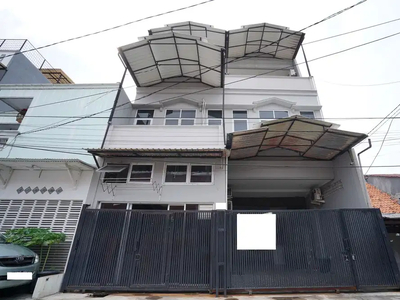 Rumah 4 Lantai di Jalan Hemat 2 dekat Pasar Jelambar Siap KPR J-20874