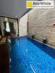 Rumah bagus dan ada pool di discovery residence bintaro