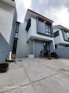 Rumah Baru Tengah Kota di Nilem Dekat Turangga Suryalaya Bkr Buahbatu