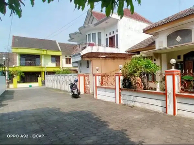 Rumah Besar dalam perum Minomartani, Condongcatur