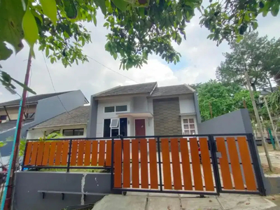 Rumah cantik minimalis di cihanjuang Bandung bisa KPR