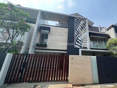 Rumah di Jl. Adem Cipete Jakarta Selatan. 3 Lantai SHM