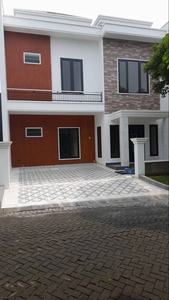 Rumah Eastwood Citraland Surabaya barat dekat Pakuwon mall