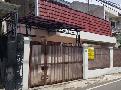 Rumah Keluarga Sewa di Tomang Kondisi Rapi Siap Huni