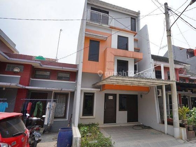 Rumah Luas 3 Lantai Dekat Mal Summarecon Bekasi Siap KPR J17692