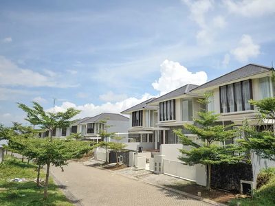 Rumah Mewah 2 Lantai, Bonus Furnitur, kawasan strategis, Araya Malang