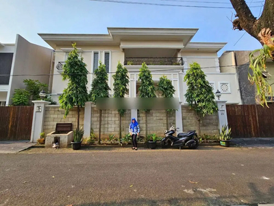 Rumah Mewah Dalam Komplek Siap Huni Tinggal Bawa Koper di Kebayoran Ba