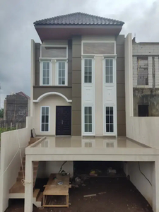 Rumah siap huni 3 lantai 4 kamar depan Citraland Hertasning Makassar