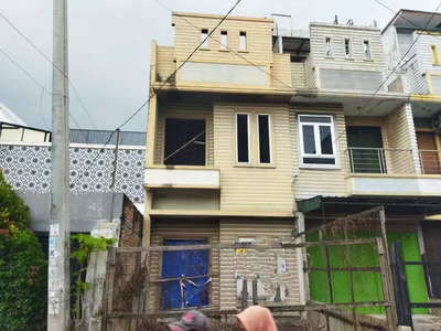 Townhouse Lokasi Ramai Di Jalan Karya Setia Dekat Amir Hamzah