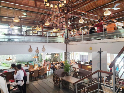 Di Jual Bangunan Komersil Di Daerah Bogor : Restaurant Yang Masih Beroperasi Dan Ramai Pengunjung
