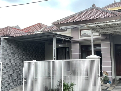 Dijual Rumah Bagus Siap Huni di Perumahan Graha Santoso Regency Dekat MERR