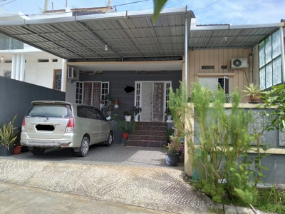 Dijual Rumah SemiFurnished di Komplek Borneo Pradiso