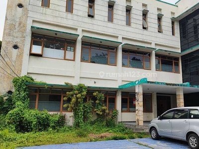 Gedung Ex Sekolah 3 Lantai Di Sayap Dago Bandung