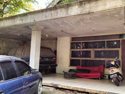 Jual Cepat rumah luas di Jl Surabaya Menteng