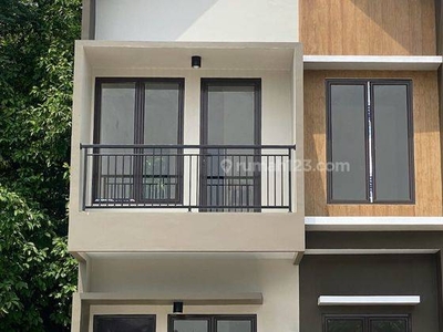 Rumah 2 Lantai 800jt Plus Rofftop Lengkap Fasilitas