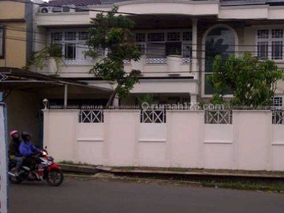 Rumah 2 Lantai, lokasi strategis di Bintaro - Jaksel