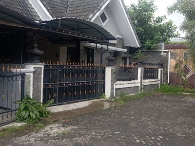 Rumah 3 Kamar Dalam Perum Pesona Seturan Depok Sleman