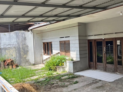 Rumah Asri Terawat di jl H Samsudin, Bandung Kota