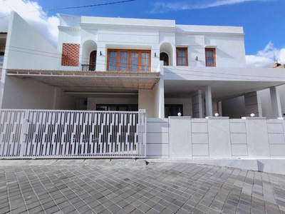 Rumah Baru Dengan Kolam Renang di JL Palagan Km 7 Dekat UGM dan JCM