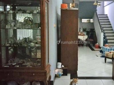 Rumah Dengan Lokasi Strategis di Kebayoran Baru, Jakarta Selatan