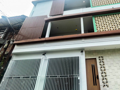 Rumah Kost 25 Kamar 3-1/2 Lantai Dekat kampus Binus Kemanggisan Palmerah Jl Keluarga Luas 122m2