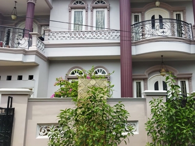 Rumah Mewah di Villa Mahkota Pesona