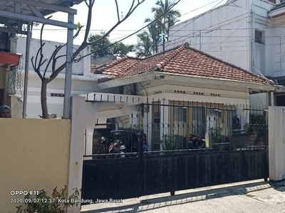 Rumah pusat kota Bandung hitung tanah,lokasi premium sangat strategis karena berada di lingkungan pemerintah dan perkantoran dalam kawasan Braga, Makroni,Asia Afrika, Tamblong.