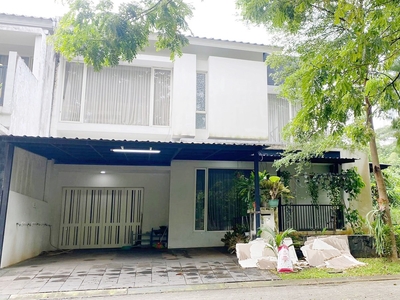 Dijual Rumah Siap Huni, Lokasi Strategis, Lt 300m di Kebayoran Vi