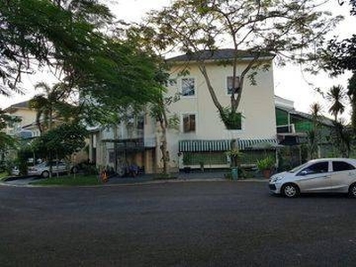 Rumah Taman, 3 lantai, udara segar di Lippo Karawaci