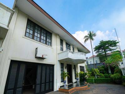 Rumah 2 Lantai Bagus SHM di Simprug, Jakarta Selatan