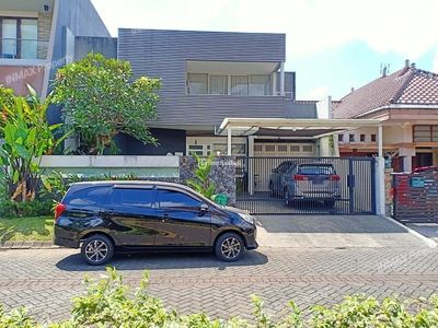 Dijual Rumah 2 Lantai dengan 4 Kamar Tidur di Daerah Dieng Halaman Luas Cocok untuk Pecinta Hewan - Malang