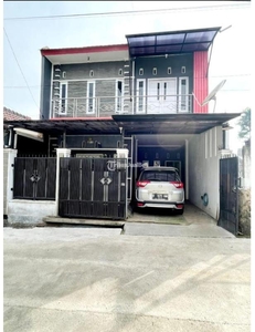 Dijual Rumah 2 Lantai Tipe 200/140 4KT 3KM Siap Huni Lokasi Strategis - Bandung Jawa Barat
