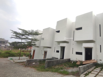 Dijual Rumah 2 Lantai Tipe 39/43 2KT 1KM Modern Minimalis Dekat Bandara Abdsaleh - Malang