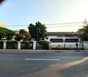 Dijual Rumah Hitung Tanah Luas 492m2 Hdp Selatan Lokasi Strategis di Jl Bukit Cinere Raya Cinere - Depok