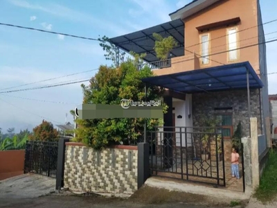 Dijual Rumah Lokasi Strategis dan Nyaman LT132 LB180 3KT 2KM 2 Lantai - Bandung Kota