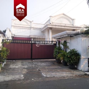 Dijual Rumah LT 1206 m2 Jl. Madrasah II Kebon Jeruk - Jakarta Barat