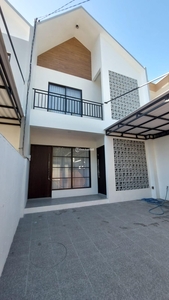 Dijual Rumah LT 160 m2 Lantai 2 di Renon - Denpasar Bali