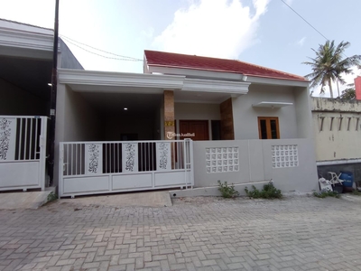 Dijual Rumah Minimalis Siap Huni LT87 LB80 3KT 2KM Legalitas SHM dan PGB - Sleman