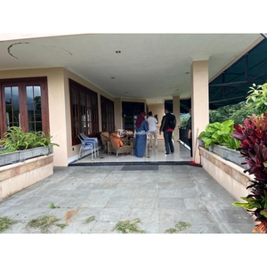 Dijual Villa 2 Lantai Luas 900m2 2KT 1KM Siap Huni SHM di Kota Tawangmangu - Karanganyar Jawa Tengah