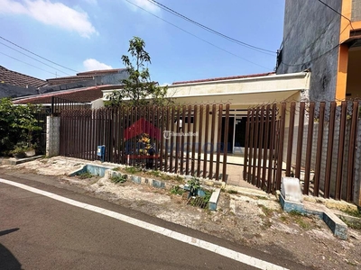 Disewakan Rumah 1 Lantai LT 198m2 Terawat Dekat Dengan Alun Alun - Kota Malang