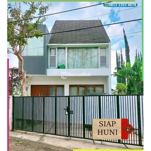 Jual Rumah Parongpong Cantik 2.5 Lantai LT130 LB 200 3KT 3KM Di Kawasan Cihanjuang Sariwangi - Bandung