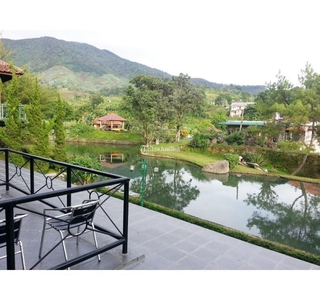 Jual Villa Bekas 3 Lantai Di Puncak Sebelum Kota Bunga Hanjawar View Danau Dan Pegunungan Fasilitas Lengkap Ada Swimming Pool - Cianjur