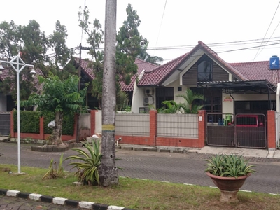 Dijual Rumah dijual luas 300m2 harga nego. daerah Villa Melati Ma
