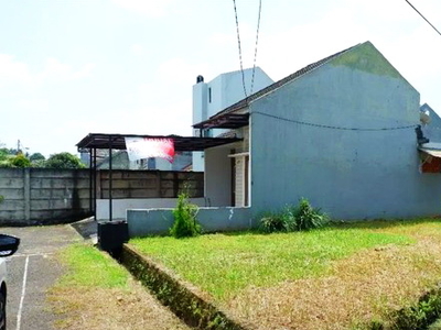 Rumah Halaman Luas Lokasi Strategis Di Karawaci, Tangerang