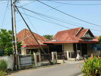 Rumah + Kosan Komplek Gubernur PADANG 380Meter