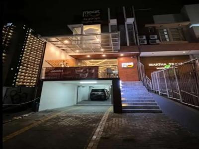 Rumah commercial cocok untuk kafe dan resto di mainroad ciumbuleuit