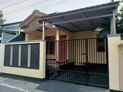 Disewakan rumah dengan lokasi strategis dekat pusat kota